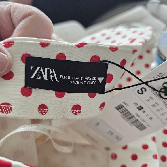 Zara High-Waisted Red Polka Dot Shorts - Picture 5 of 7